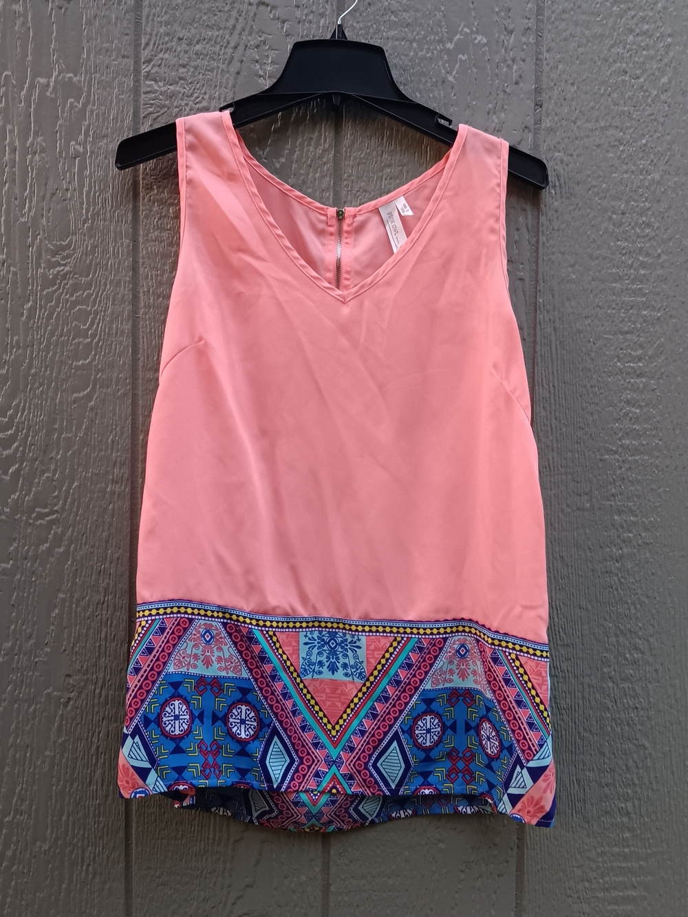 Pink Owl Sleeveless Peach V-Neck Blouse Tank with Patterned Hem M